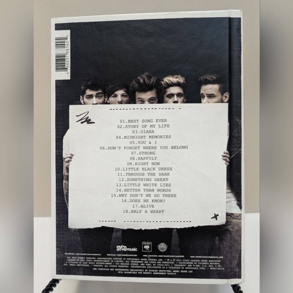 One Direction Midnight Memories (The Ultimate Edition) 2013 Cd + Hardcover Book View 2